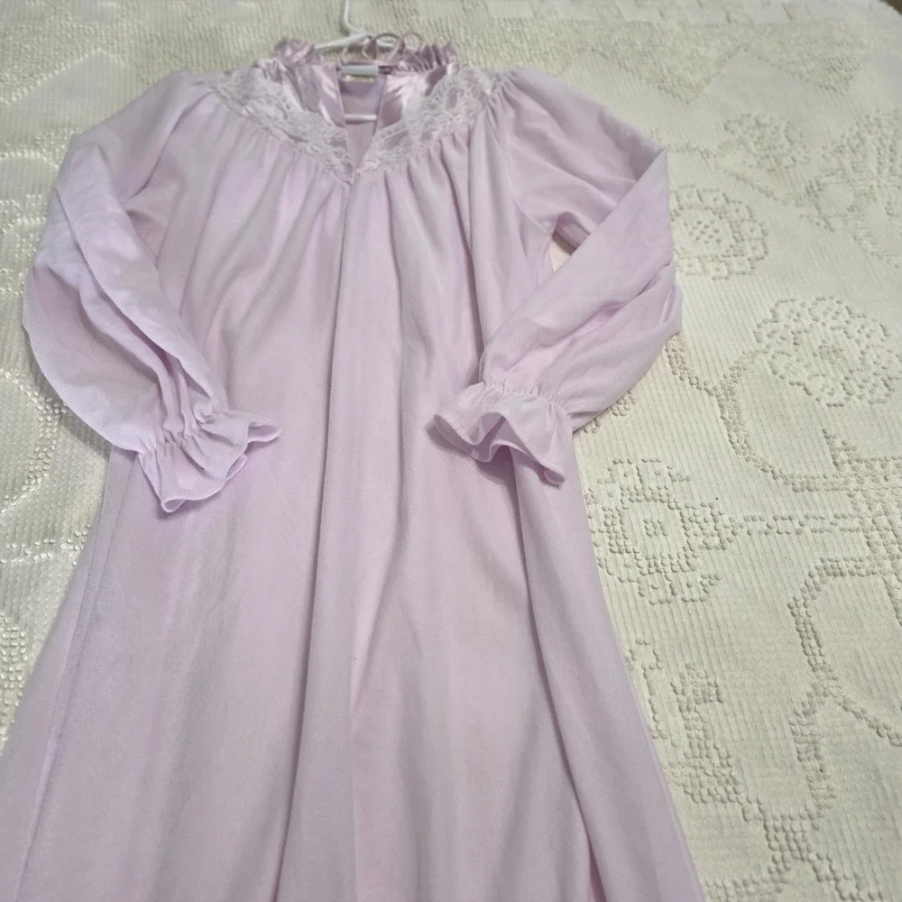 Vintage Gullian & O Malley Medium Long‎ Sleeve Nylon Lace Nightgown Cuddly Soft